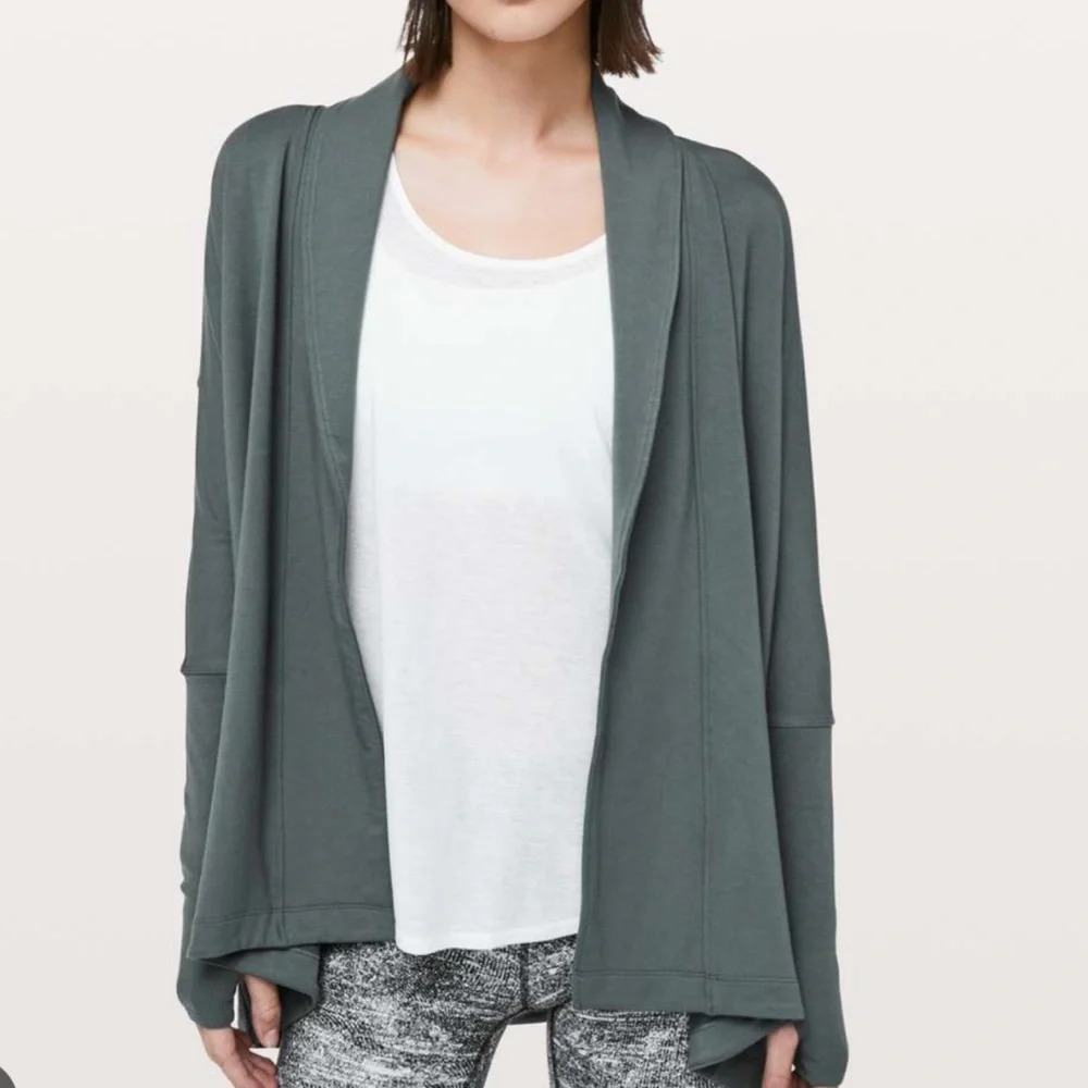 Lululemon Back In Action Wrap Sz. 4